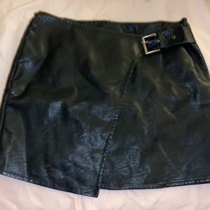 Jack by BB Dokota Steve Madden clothes brand size 6 leather skirt